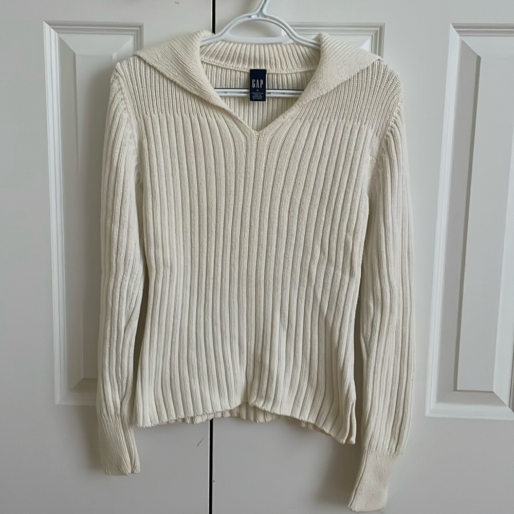 Gap, cream colored collar sweater size small